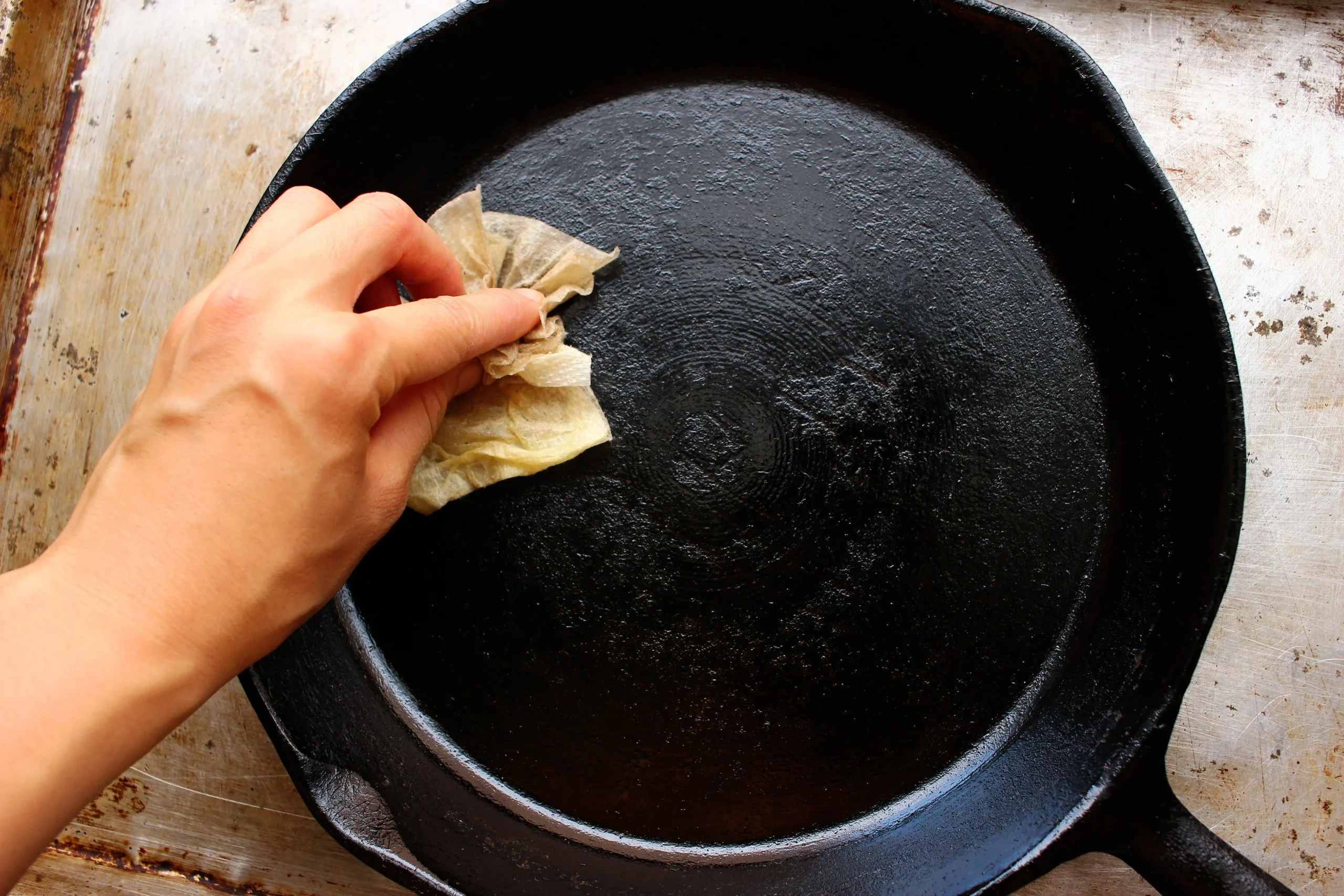 how to season a cast iron pan